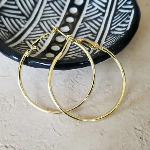 Sleek Gold Tone Large Hoop Earrings 40mm 1.6" Leverback Minimalist Classic - Picture 1 of 5